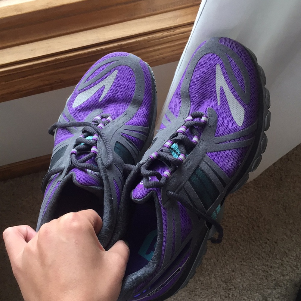 Brooks tennis shoes